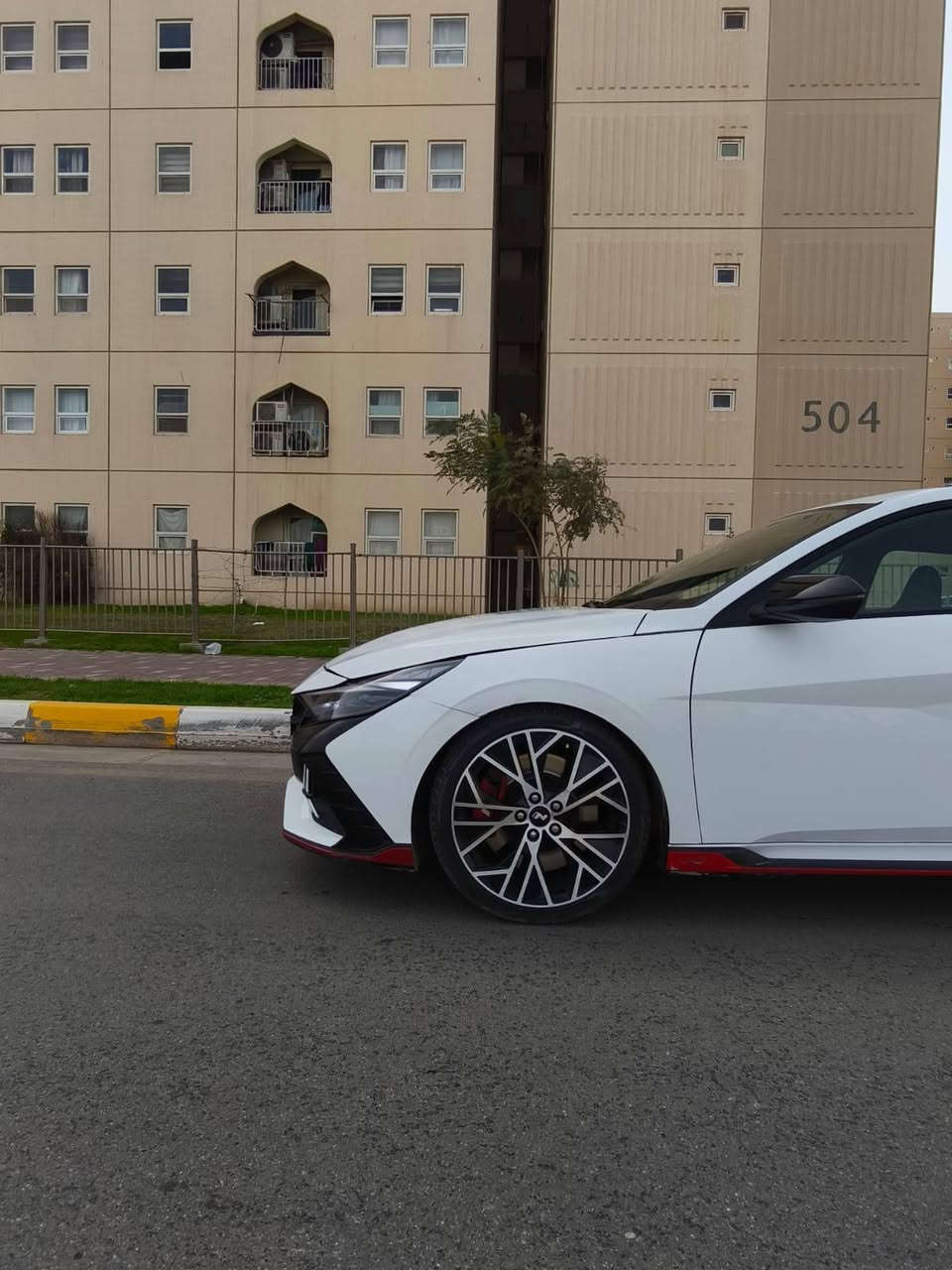 السلام عليكم
النترا N مديل 2022 فوللل مواصفات اعلة فئة رقم بغداد دولي بسمي حادثه جاملغ خلفي وجنطة بدون دواخل وبيه طخة نص البنيد فقط السيارة جديدة كير محرك تبريد ثلج صدر جديد تخم تاير جديد ماشية 24 
شعندك مراوس نزل 
المواصفات 

بصمة 

فتحة 

دخول ذكي بدون مفتاح 

اشاير مري 

رادار جانبي 

رادار امامي 

توقف ذاتي 

تبريد بيانو 

شاشة دجتل متصلة 

تحكم مقود جهتين 

لد امامي خلفي 

لايت زنون عالي ناصي 

محرك 2000 توربو 293 حصان 💪

سرعة 300 💀

كير DCT دبل كلج 

شفتات مقود 

تحديد مسار 

ثلاث وضعيات قيادة SPORT ECO NORMAL 

ويل كروم مختم N 

دواخل مختمة N 

كشنات كنتارة مختمة N 

تشغيل عن بعد 

السيارة جاهزة من كل النواحي السعر 152 وبيه مجال بسيط مكاني بغداد الدوره شارع ٦٠  الهاتف *********** شباب لميعرف سعره ليعلق
