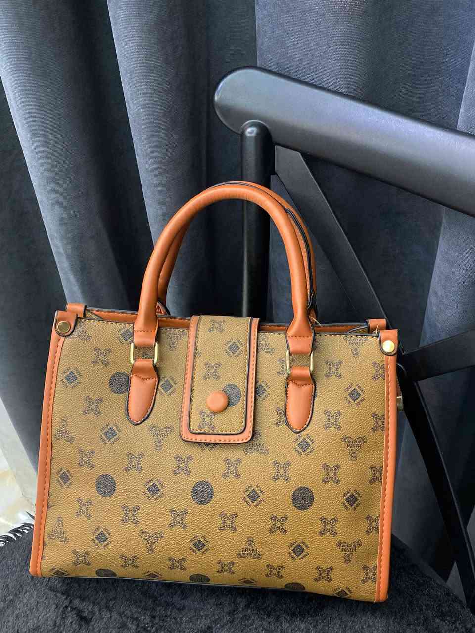 جنط تناسب كل اطلالة 
عملية،انيقة، و سهلة التنسيق ويه كل اللبسات
متوفر✨👜
للحجز و الاستفسار : DM📩


**إذا كنت صاحب هذا الإعلان وتريد حذفه لأي سبب، رجاءا أرسل رسالة إلى الدعم الفني**