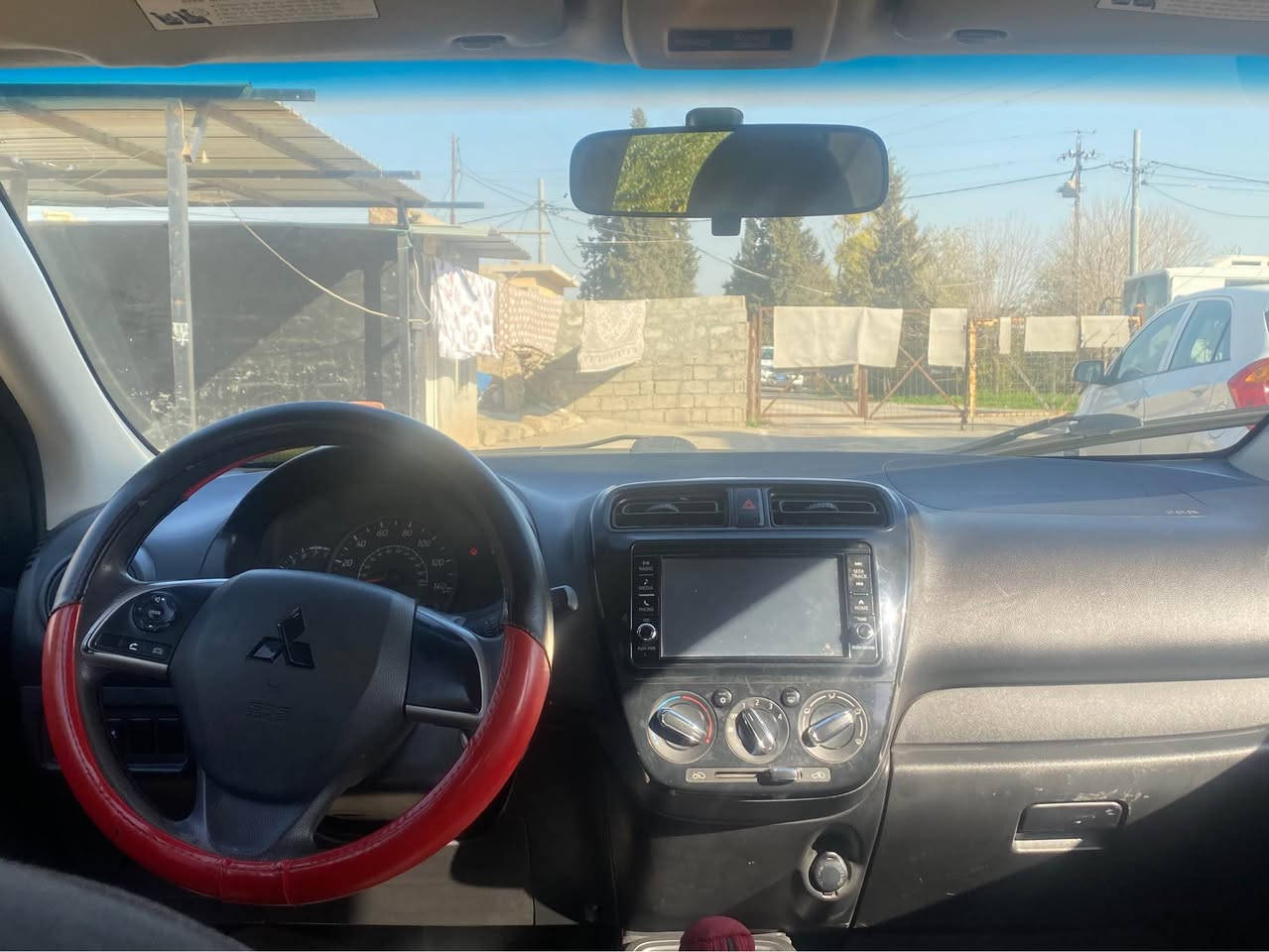 میراج مۆدیل ٢٠١٨ گیر تماتیک و چوار جام کارەبا و شاشە و کامیرا و سوکان فولیوم و ABS و تراکشن سیارەکە ٣ پارچەی سبوغە بێ ژۆرێ و بێ ئیرباگ بونیت و چاملغی سایەق و دەرگای سایەق رسمی دەعمەکەم دانایە  گیر و مکینە و تەبرید بەشەرت توند و تۆلە مەسرەفی تیدا نیە سەنەوی ٥ مانگە بەسەر چوە نرخی ٧٥ وەرەقە و مجالێکی زۆر کەم ٨٠٠ هەزار غرامەی لەسەرە دوای معاملە دەگەریتەوە  شوین هەولیر *********** أربيل, العراق
