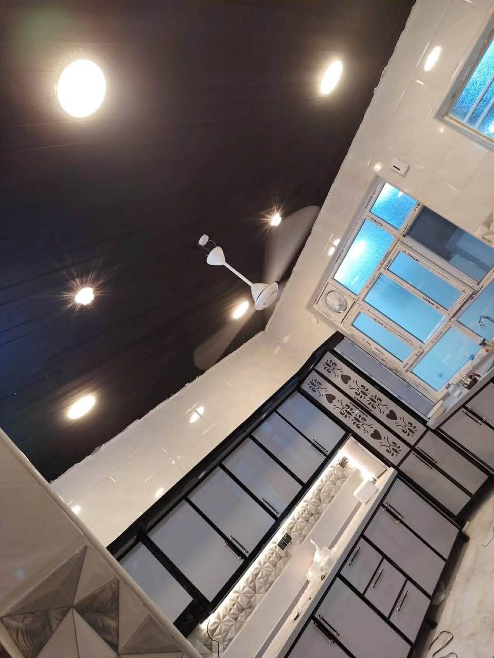 سلام عليكم كهربائي يعمل تأسيس الكهرباء داخل النجف متفرغ حاليا بالاسعار مناسبه مكلفه بالنشر اي استفسار الاتصال على الرقم *********** ابو ياسر
