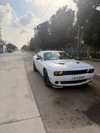 للبيع  جالنجر ٢٠١٨ sxt سياره جاهزه من كل نواحي بيه ٥ قطع صبغ وسعره منا...