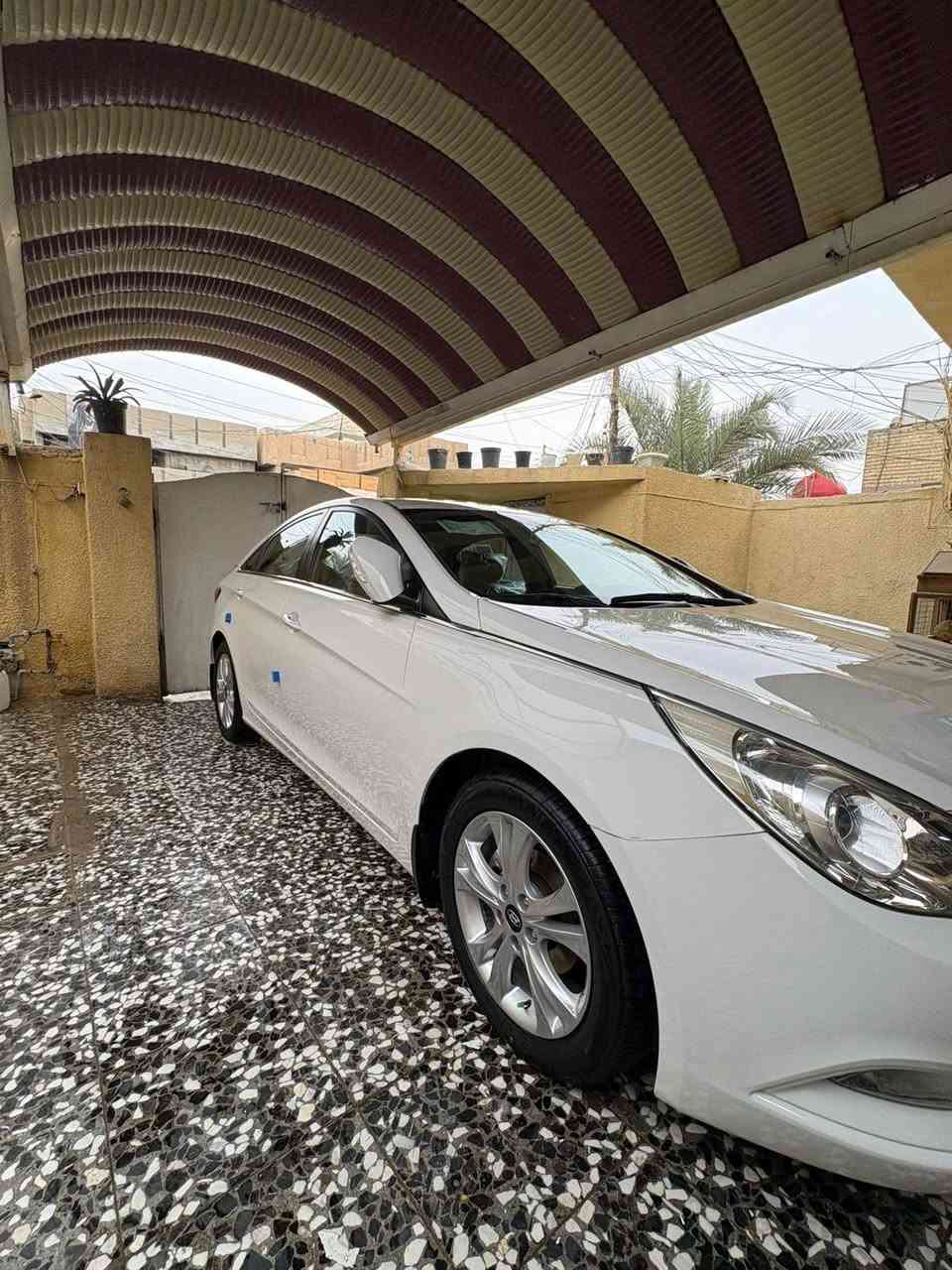 السلام عليكم 
سيارة سوناته موديل 2013 خليجي سيارة شركة عامة مكفولة من التبديل والصبغ كير المكينة على وضع الشركة تخم تاير صدر كله جديد السيارة مكفولة من جميع النواحي استخدامي شخصي باسمي ماشيه 124 تحكمات سيارة مري شفط قطعتين تبريد كشن كهربائي مكفولة صبغ تبديل محركها 2400 مكاني بغداد البلديات 
***********
