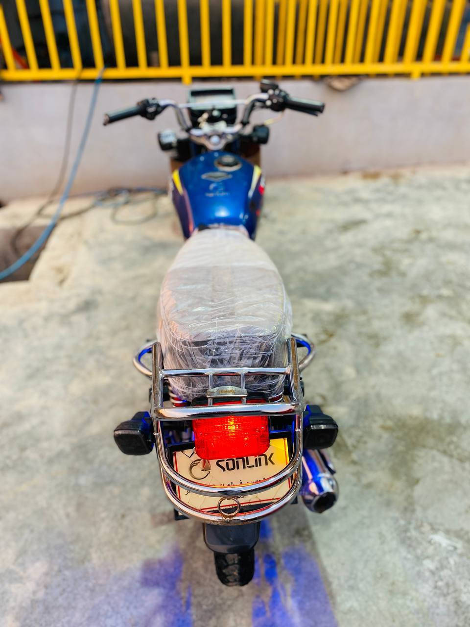 دراجه سيفان موديل 23 دراجه كلها شغاله مكينه مامفتوحه للبيع السعر 500 وبيها مجال بسيط عنواني ديالى ناحيه هبهب رقمي ***********
