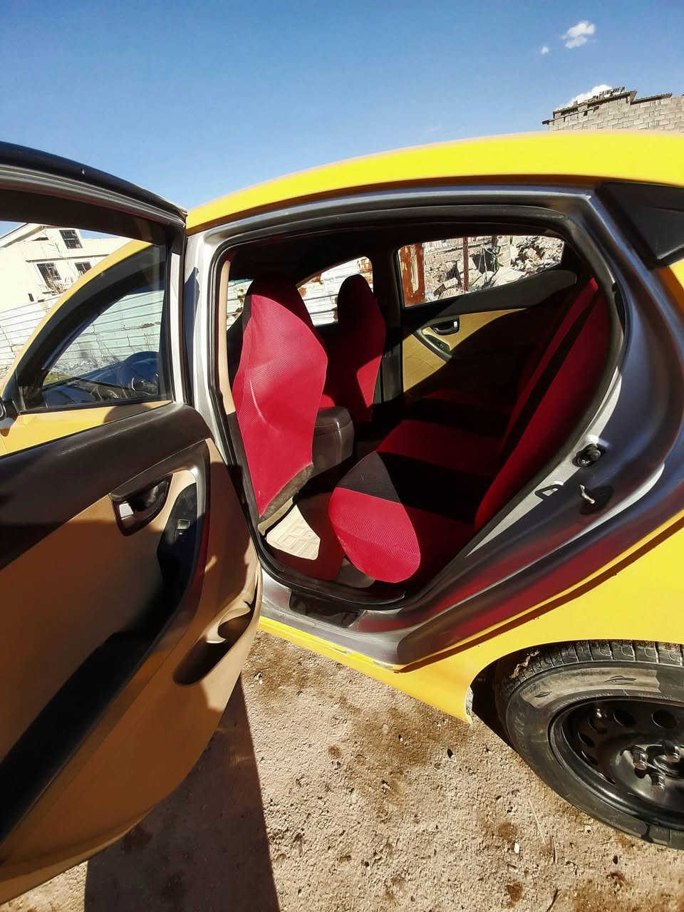 سلام عليكم
سيارة النترا 
وارد خليجي 
2012
رقم بغداد مشروع وطني  
بيها منظومة تبريد جديدة وتدفئة،
سعر95وبيها مجال 
***********
