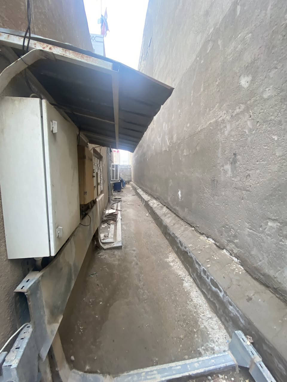 من رخصة الادمن ....

بيت في الانتصار ( الراشدية الجديدة ) مساحة البيت 300 متر شارع 25 موقع مناسب يحتوي على اربع غرف نوم و استقبال وصحيات اثنين و حولي اثنين في الطابق الاول والثاني ومطبخ  يحتوي البيت على ترك داير مداير البيت ويحتوي ايضاً على شبكة اسياسيل مع ملحقاتها ( مولدة خزان كاز)
براتب سنوي  ، المولدة تكون كاتم الصوت وتشغيل تلقائي يعني لا تشغلها ولا تطفيها هي وحدها تشتغل وتطفة 
كهرباء اربعة وعشرين ساعة موجودة عندك 
للاستفسار الاتصال ع الرقم او مراسلة ع الخاص : ***********
