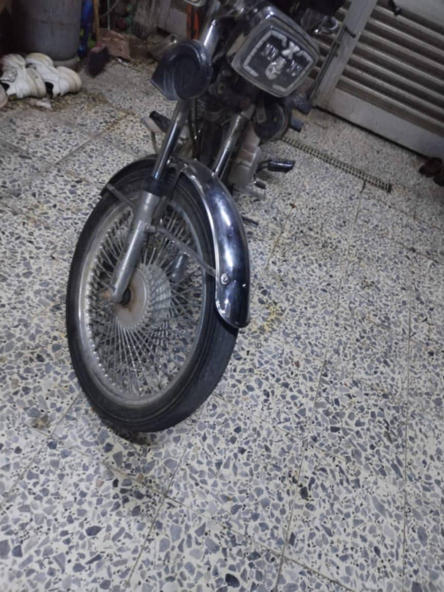 دراجة تايكر للبيع مزودة تزويد قليل محرك اخو النضيف لٱ تبخير ولا كايمة ما بيهة شي بس عوزهة ترتيب اوراق موجود لسعر 350 وبيهة مجال حك الجية


**إذا كنت صاحب هذا الإعلان وتريد حذفه لأي سبب، رجاءا أرسل رسالة إلى الدعم الفني**
