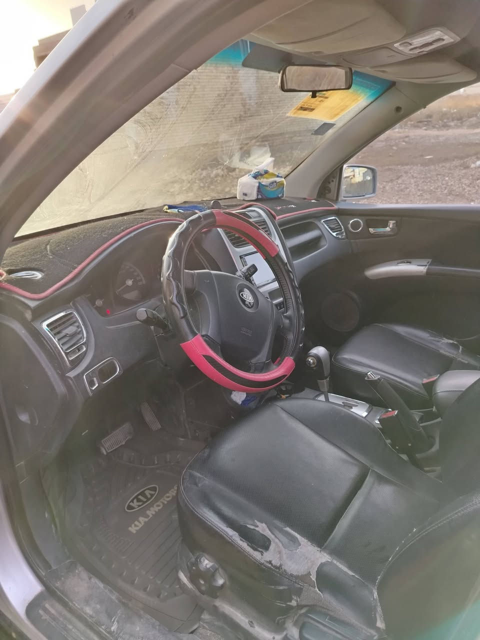 السلام عليكم سبورتج موديل 2009 وارد كوري. 
السيارة مكلوبة و مبدل قمارة و مصبوغة عام. 
محرك 2000 4 سلندر مجفت. 
كير و داينمو و بور ستيرن و راديتر كلهن تبديل جديد. 
حدادية زينه تبريد و تدفئه شغال. 
تدفئه بالكشنات و مرايات شفط و إشارات بالجاملغات.
تحويل مباشر رقم السيارة دولي جديد صلاح الدين.
مكان السيارة بغداد الصابيات الجسر الدوار شارع 100 قرب مجمع بوابة الكاظمية.
السعر 80 ورقة $
عذرا ما اجاوب على التعليقات. 
للاستفسار الاتصال على ***********
