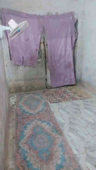 السلام عليكم حبايب قلبي عندي بيت 100 متر مربع راعي غرفه 6 × 4 + صاله اربعه بثلاثه ونص زائد مطبخ واستقبال وممر وصحيات خارجيه وسعر البيت 18 مليون وبالمجال للشراي قرب سيد عوده على الشارع 300 ال حمد قرب سيد عوده متر ركن مايو كهرباء خطين مراوس باي بيت زراعي اخوكم ابو مهدي رائد ***********////0780152866
