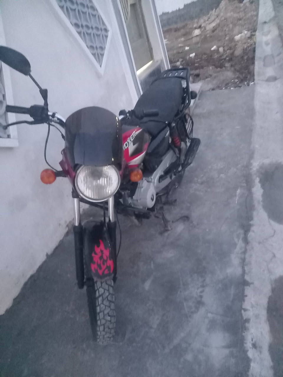 السلام عليكم دراجه بوكسر موديل 23 دراجه جديد يرادله تفيلس وبيه خيط تبخير ومن تحمه يروح دراجه أوراق كامله دراجه سلف اشاير كلوب عداد كلهن شغالت السعر 1500 مليون وخمسميه وبيه مجال بصيط المكان بغداد حي اور الرقم *********** اتصل وبل خدمه
