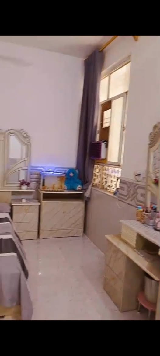 بيت للبيع مساحه 100م
طابق ونص. طابق ثاني فقط هيكل 
خدمات كامله. كهرباء /مياه/ مجاري/ تبليط /
العنوان قضاء الحر منطقة السواده شارع مدرسه الحسام 
يحتوي على غرفة نوم استقبال صاله مطبخ صحيات عدد 2 
جنس العقار طابو زراعي سند 25 إقرار محكمة 
يوجد تصوير للبيت 
اللاستفسار أكثر على الأرقام التالية 
***********
***********
