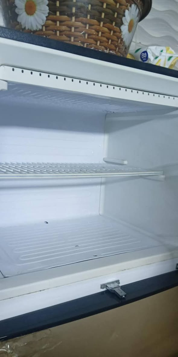 سلام عليكم بيع مستعجل كاونتر كلش نضيف سعره 150الف ثلاجه 90الف طباخ 60الف
