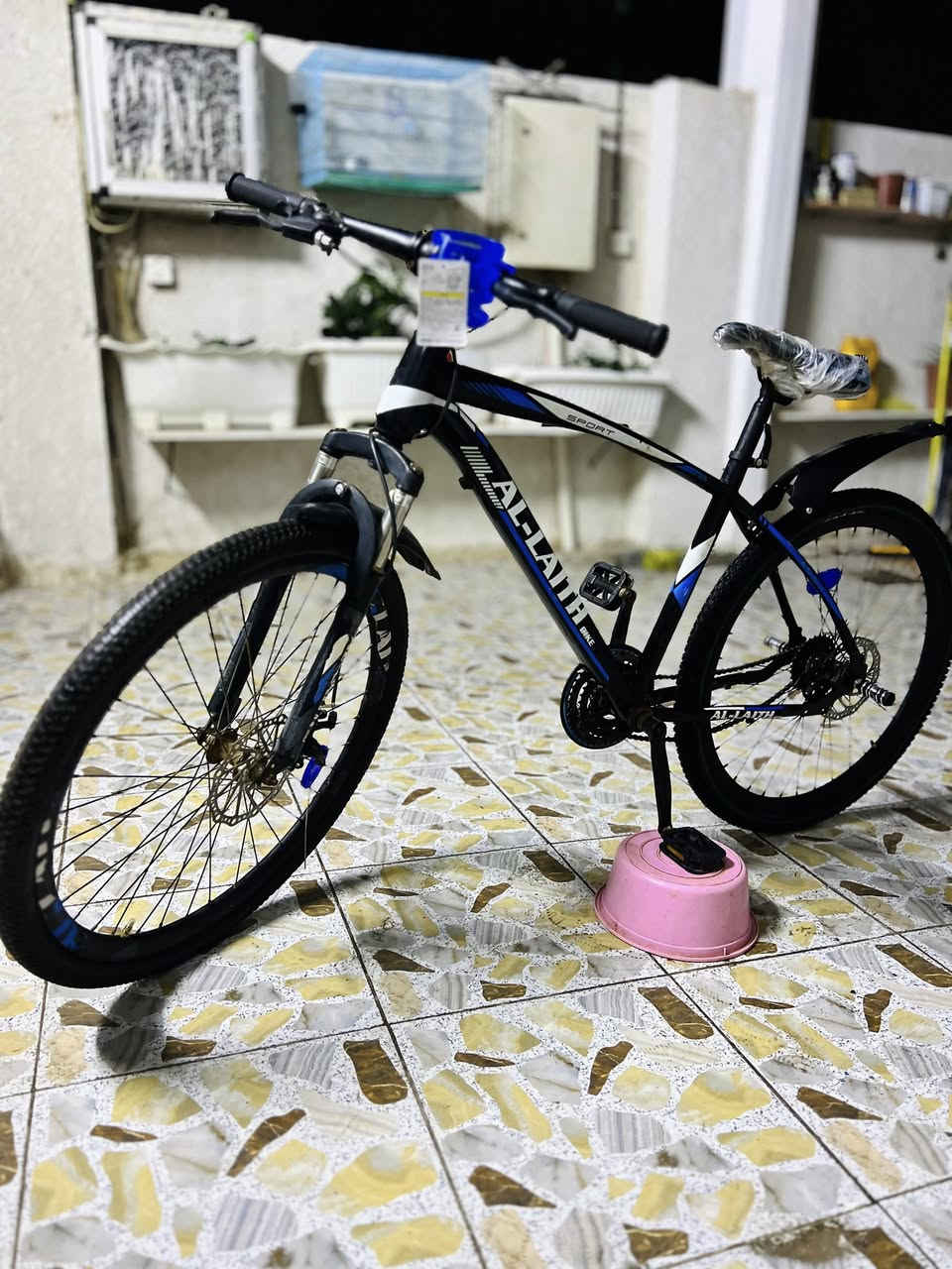 سلام عليكم بايسكل رياضي للبيع حجم 26 بايسكل نضيك كلش مابي شخط بس بي نواقص بسيطه السعر 65 المكان كربلاء.  ***********
