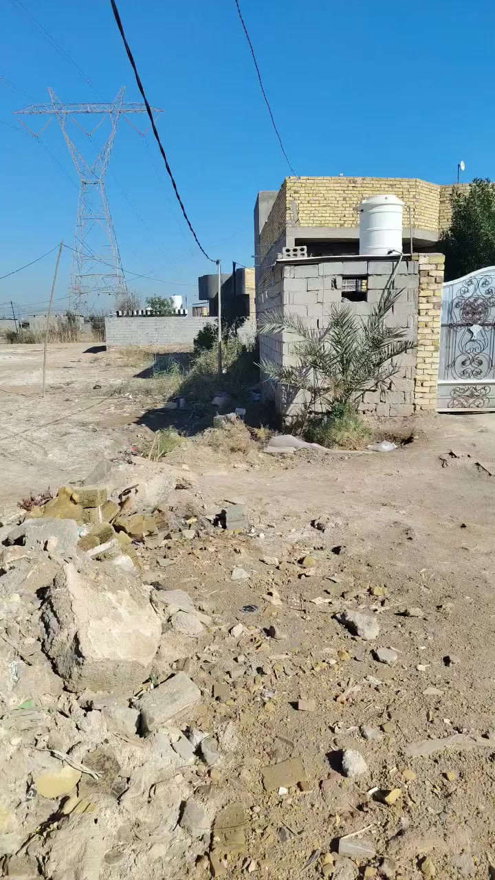 سلام عليكم بيت مساحه 500بناء جديد العلاك قرب محطه 
***********
