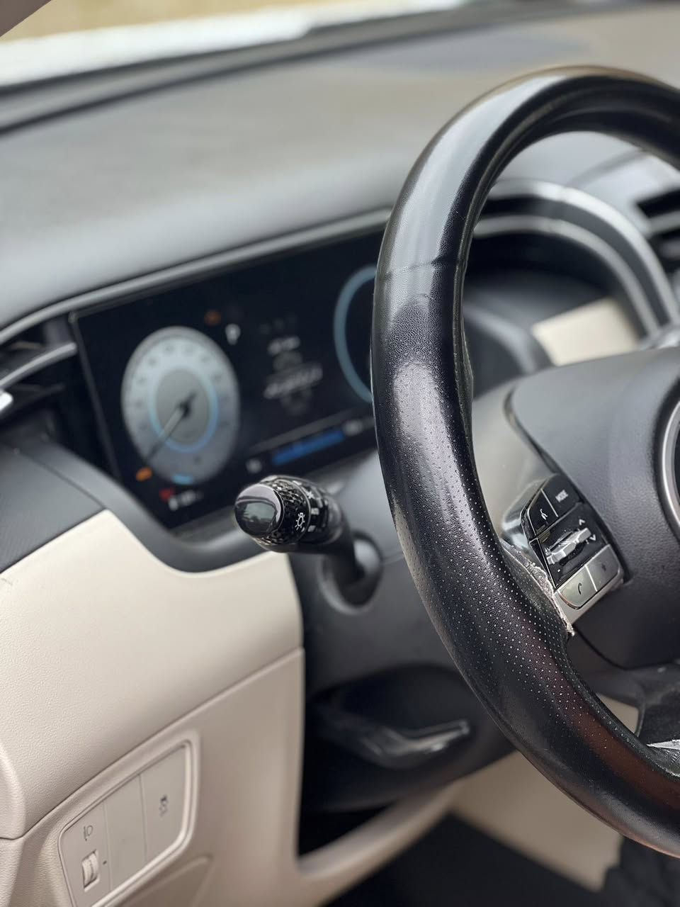 السلام عليكم
هونداي توسان موديل 2024 خليجي 

محرك 2000
فول مواصفات ماعدة البنروما
مواصفاتهة :-
١:-حساسات امامية خلفية 
٢:-شاشة كبيرة 
٣:-ابل كار بلي 
٤:-اندرويد اوتو 
٥:-مثبت سرعة 
٦:-كامرة خلفية 
٧:-كشنات كهربائية 
٨:-مري شفط 
٩:-بصمة 
١٠:-تشغيل عن بعد 
١١:-عدادات ليزرية 
١٢:-لايتات زينون ولد بلادي 
١٣:-بكلايت لد متصل 
رقمها بغداد 
سعرها ٢٢٠ وبيها مجال لشراي
مكاني ديالى
للتواصل والاستفسار ***********/
واتساب
***********
