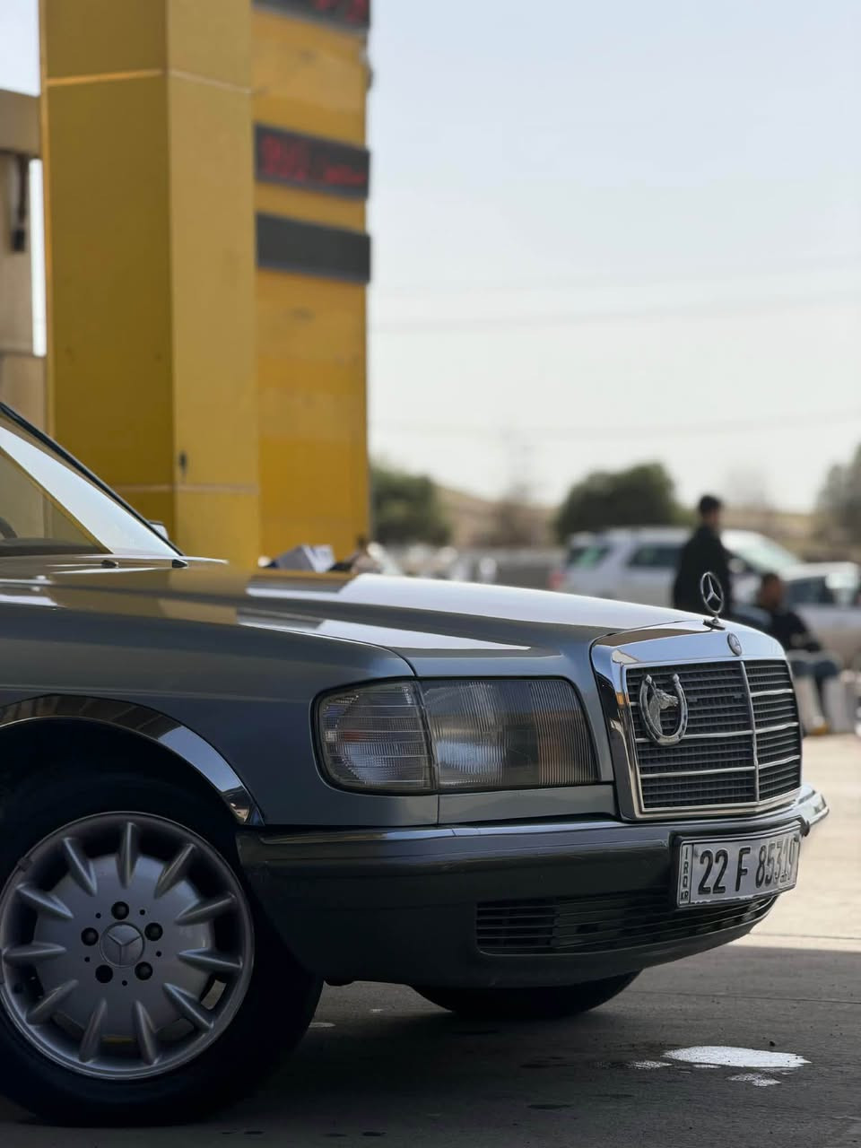 مارسیدز بێنز کلاسیک 280SE مۆدێل ١٩٨٢ عام لۆ جوانی لێدرانی گەورەی نیە برانەوەی نیە تازە داخیل بوە رەقەم و سەنەوی نوێ کوشن کارەبای گێر تۆماتیک مەکینە و گێر بەشەرت  زۆر جوان و خاوێن مایتەوە  *********** واتساب ڤایبەر أربيل, العراق
