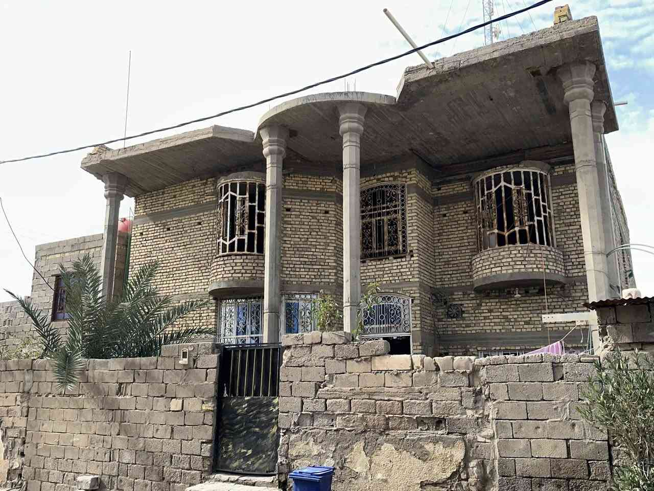 بيت طابو صرف مساحة 300 متر
البناء حديث كله  طابوك 
الطابق الثاني باقي غرفتين ما كاملات 
العنوان ابو الخصيب طلاع الحمزه خدمات كامله مدارس منتزهات مستوصف كهرباء ماء تبليط  قرب المحكمه 
الاستفسار الاتصال على الرقم ***********
