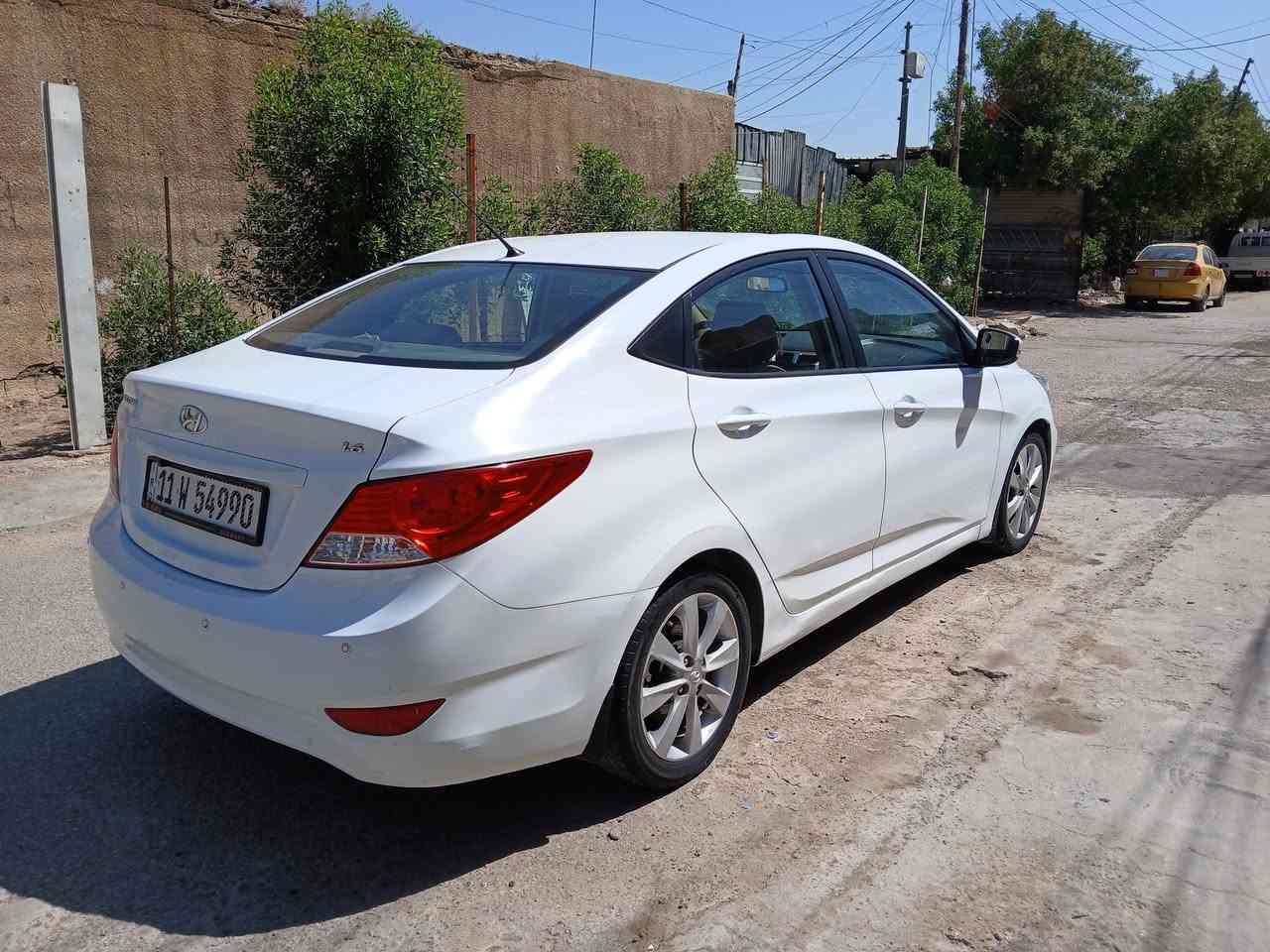اكسنت خليجي موديل 2015 
مكينة 1600 دوش 
كير مكينة مكفولات 
تبريد خير من الله 
بيه صبغ بنيد موضح بسونار أثر حرك 
سيارة مكفولات من ضربه 
فقط يحتاج صدر خلفي 
العنوان بغداد ابو دشير 
***********
سعر ٩٥ وبيه مجال

