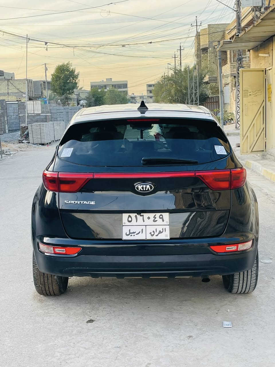للبيع كيا سبورتج 2017 أمريكي حادث فقط جاملغ امامي ومبدل بلادي  بدون صبغ مكينة 2400 مكفوله على وضع شركه كهربائيات وميكانيك كله على وضع شركة مواصفات نص فول تحكمات جهتين وشاشة وحساسات امامي وخلفي فور ويل ونضام صعود ونزول ودرايف مود وبعد بيه مواصفات تخم تاير جديد قبل شهر شاده السيارة جاهزه للاخير برغي ماعوزه ماشية 95 الف جديدة بمعنى الكلمه السعر 143 وبيه مجال بسيط العنوان بغداد الرصافة *********** بي واتساب
