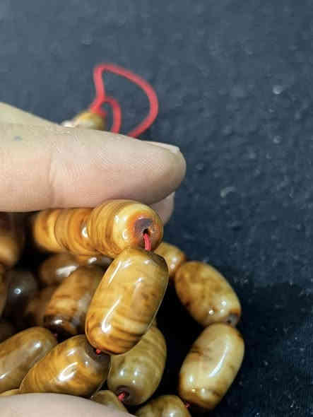 سندلس الماني انتيك مخروطه من مقابض لون بزوني خراطه جديده سبحه لون مميز وقطعه تحفه
45خرزه
73غرام
17.5/10mm
للتواصل واتساب
***********
