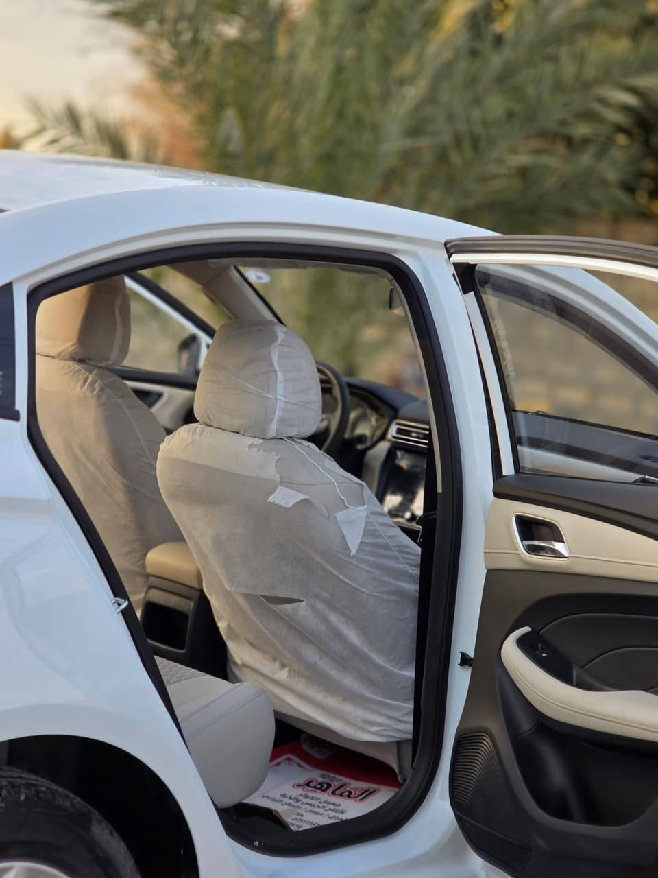 السلام عليكم للبيع ام جي فايف زيرو ما ماشيه باسمي ضمان خمس سنوات  وع شركه تبديل دهن عارضها ي 130ورقه وبيها مجال للاتصال ***********
