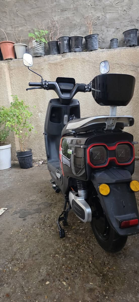 السلام عليكم للبيع دراجة شحن ريان ام عيون موديل 2025 دراجة فول مواصفات كلهة شغالة دراجة جديد السعر 800 وبيهة مجال مكاني الكاضمية  للستفسار ***********
