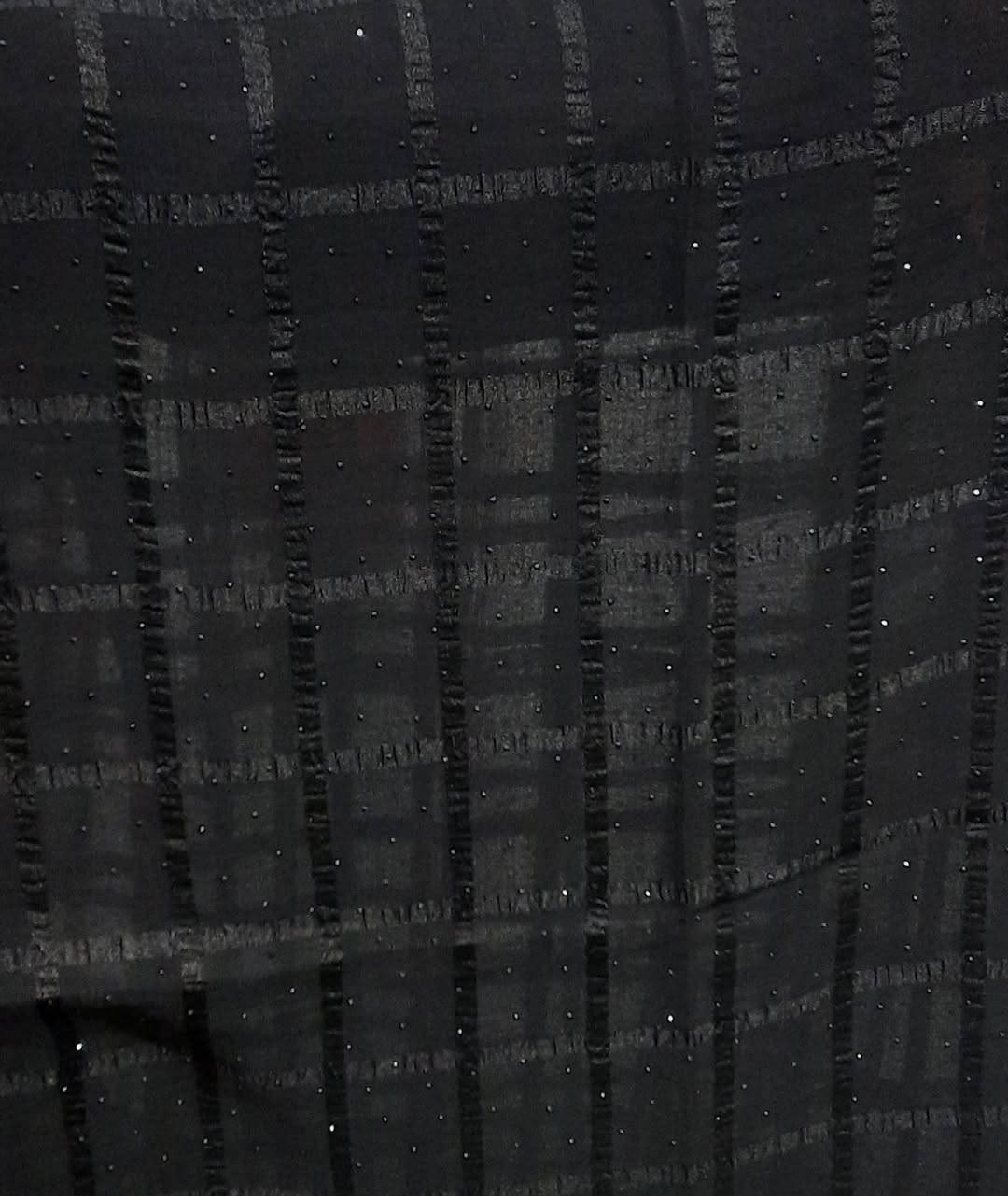 "لأنّ الجمال يفرض نفسه، عُدنا لنلبي رغباتكنّ.. 🖤
​بناءً على طلبكنّ المتكرر، نُعيد توفير موديل (الربطات الفاخرة) بنقشة المربعات الكلاسيكية قطعة تجمع بين انسيابية القماش وسحر البريق الخافت، لتضفي فخامة استثنائية على حضورك. متوفرة الآن من جديد لتكون رفيقة أناقتك."
السعر/ ٥٠٠٠
العنوان/الخالص /شويخيرات الحديقة
بالقرب من صالون ريماس
يوجد لدينا خدمة توصيل 
داخل القضاء/١٠٠٠
المناطق المجاورة/٢٠٠٠
القرى/ ٣٠٠٠


**إذا كنت صاحب هذا الإعلان وتريد حذفه لأي سبب، رجاءا أرسل رسالة إلى الدعم الفني**