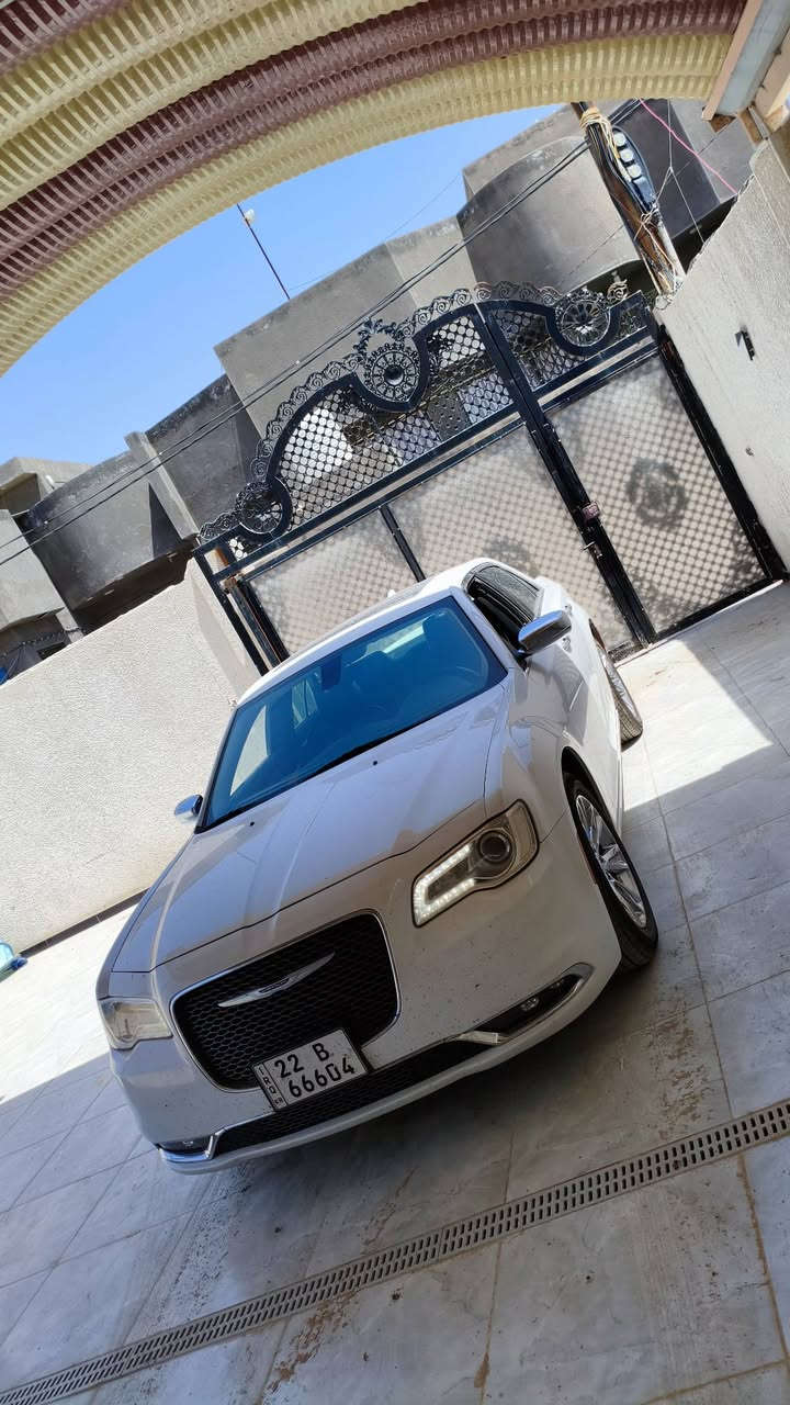 سلام عليكم اوباما C300 كفاله عامه  
مواصفات

شاشة 8.4 إنج Uconnect
Apple CarPlay + Android Auto
مقاعد جلد
تبريد + تدفئة مقاعد (حسب الفئة)
تدفئة سكان
تشغيل بصمة + ريموت ستارت
كاميرا خلفية + حساسات
فتحة سقف بانوراما
مثبت سرعة
حساسات أمامية وخلفية
نظام مانع انزلاق + ABS
كراسي كهربائية مع حفظ وضعيات
نظام مراقبة ضغط الإطارات
منافذ USB خلفية وأمامية
فتحات تكييف خلفية
نظام تنبيه فتح الأبواب
نظام تشغيل المحرك عن بعد من مسافة
عداد رقمي جزئي مع شاشة معلومات
تنبيه نسيان المفتاح داخل السيارة
فتحات تبريد خاصة للمنطقة الخلفية
نظام صوت محيطي متعدد السماعات
إضاءة ترحيب عند فتح السيارة

وبعد مواصفات 
السعر : 270
الرقم ***********
