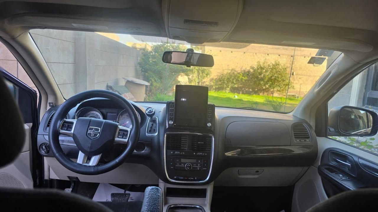 السلام عليكم 
دوج كرفان ٢٠١٢ رقم بغداد  محرك 3600
نظيفه جدا الضربه قبق جنطه مصبوغ حزام تخم تاير محرك جديد بوب كهربائيه مع منضومة غاز ٨٠ لتر  السعر١٢٠ مكانها بغداد  التواصل ***********
