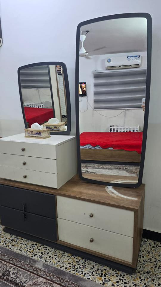 السلام عليكم غرفه تركيه للبيع 10قطع كلش نضيفه وبعد طبله قطعه ما مصورهم السعر مليون 200وبيه مجال الرقم :***********
