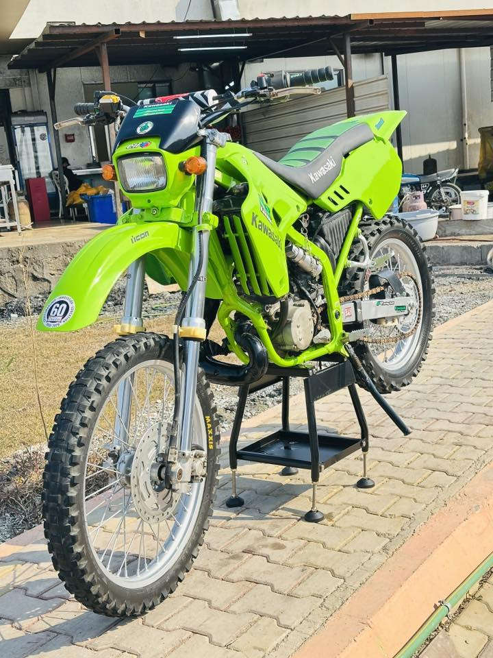 سلام عليكم
قفاز نوع كاوسكي ياباني 

مكينه 125خبط 

الدراجه بصبوغه صبغ حراري درجه اولئ

مكان واسط عزيزيه 

الرقم ***********
