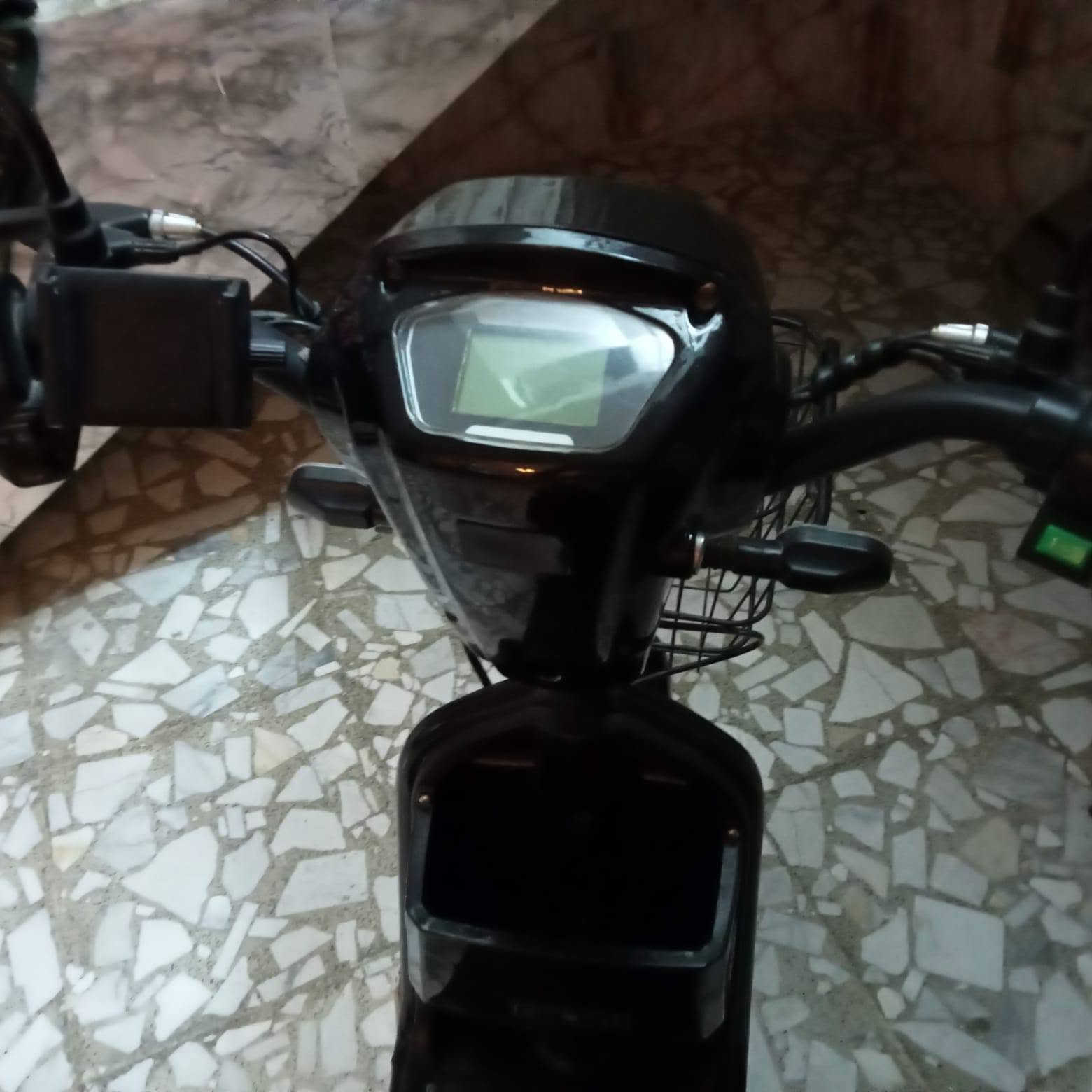 دراجه شحن حجم 14 للبيع باتريات 4 بيه بس هذا الكفر مكسور سعر 150 قفل العنوان كربلاء  الرقم ***********
