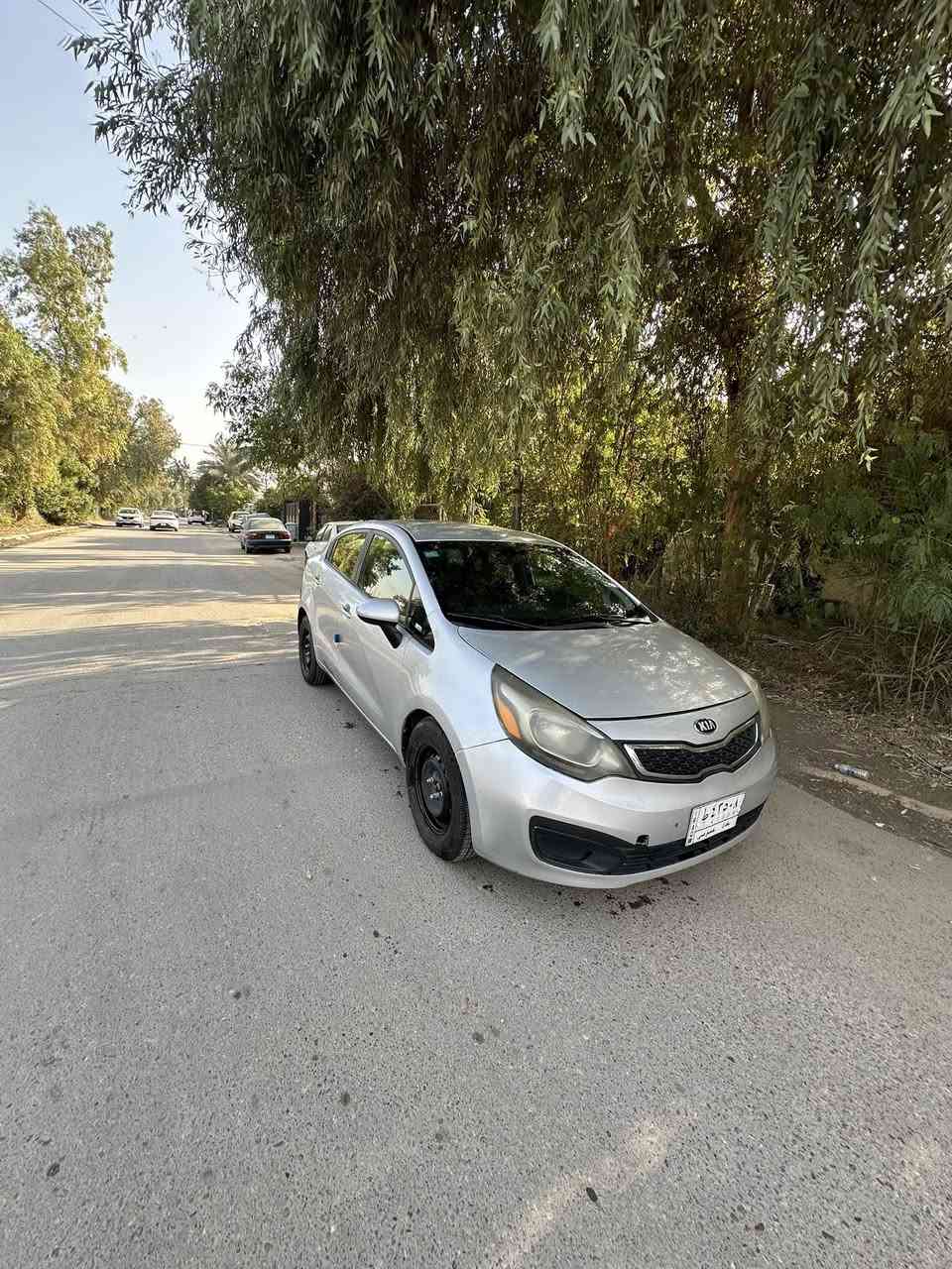 كيا ريو 2016 أمريكي 
حادث صندوق 
بيها 3 قطع صبغ 
جاملغين أماميه وصندوق 
سياره جاهزة 
كير محرك كفاله 
تدفئه تبريد ثلج 
سياره جاهزه ما بيها اي نقص 
بيها ملاحظات بسيطه بالكشر 
سياره رقم بغداد بأسمي 
سعر 86 وبيها مجال بسيط 
مكانها بغداد سبع ابكار 
***********

