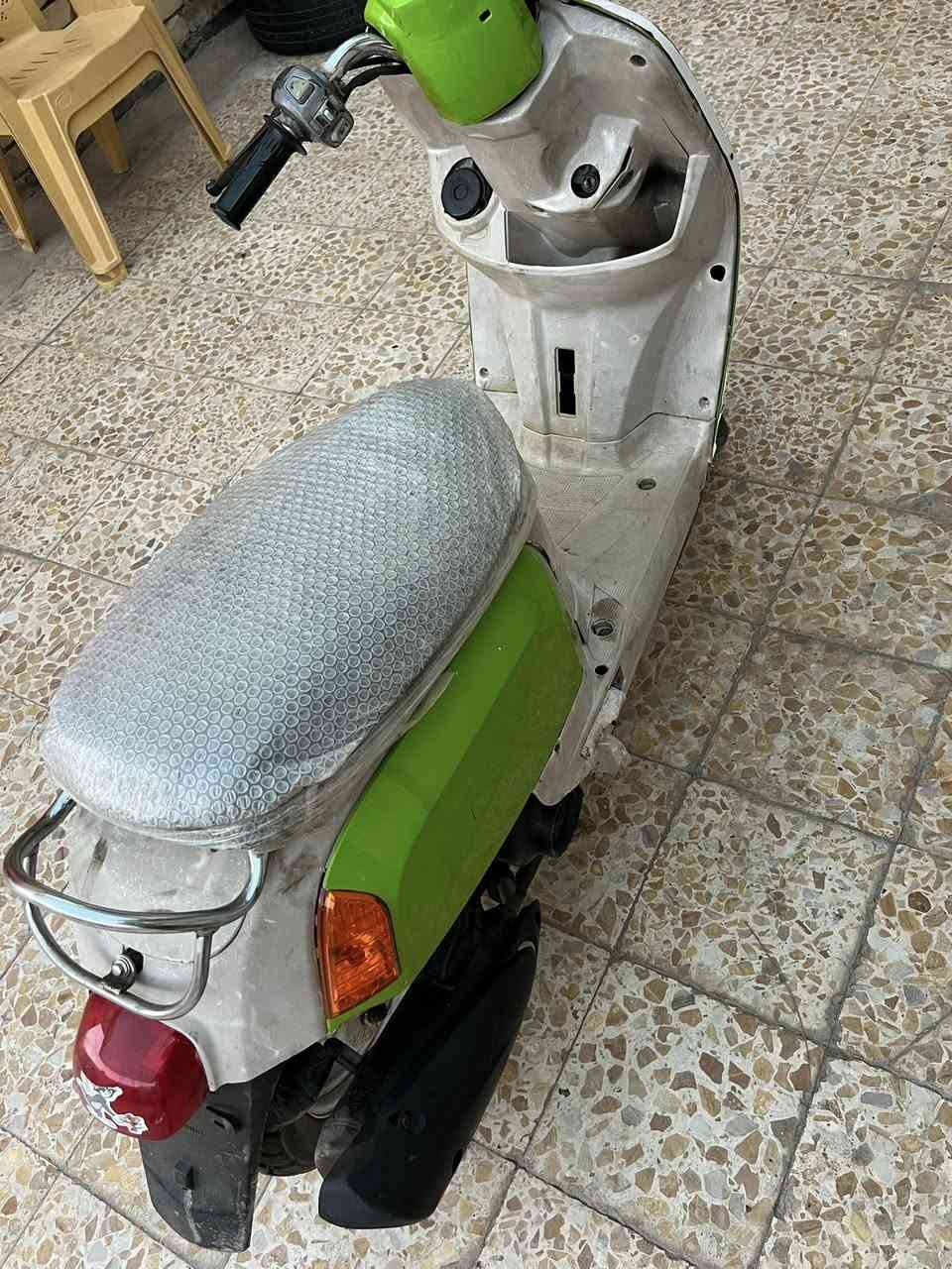 سلام عليكم ماكس بوليسي البيع دراجه حلوه وخير من الله مكينه مفتوحه مره وحده دراجه تغير لون سابقن وردي دبلات ٣ جديد تايرات ٢ جدد نهضه ومعدل خير من الله تجي وتشوف بعينك درجه رادله ترتيب كهربايات مثل لايت كدام انه مشتري الهه بل صندوك موجود بعدني ماشاده الشاير رادلهن ربط السلف عاطل والسعر ٥٥٠ وبيعه مجال قليل مكاني القرنه الشرش رقمي *********** وتساب انتصال عله الخاص موجود
