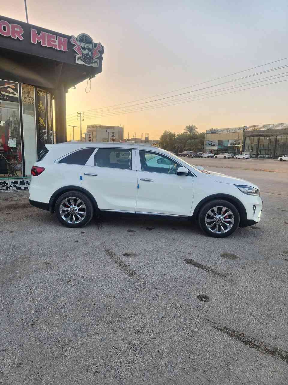 للبيع كيا سورنتو ٢٠٢٠ رقم اربيل  انكليزي ٦ سلندر  مكفوله من ضربه وصبغ وتبديل مكينه وكير على وضع الشركه  ماشيه ٩٥ الف سعرها ٢٥٨ وبيها مجال بسيط النجف الاشرف اتصال ***********
