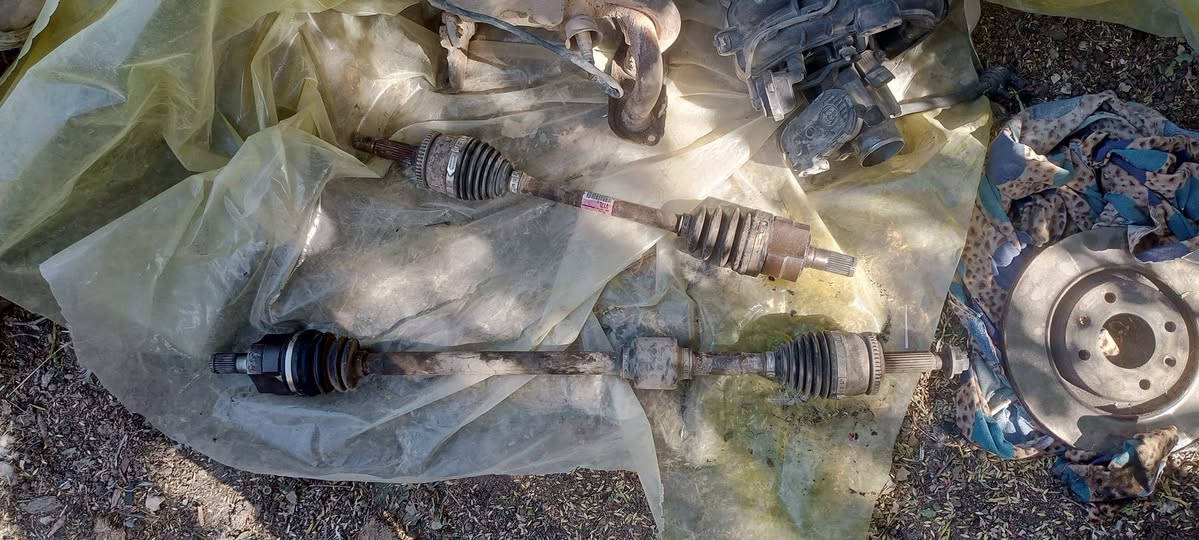 محرك اكسنت 1400  /دينامو 
دكشن حار / مسطره + نوزلات 
/ طابكسن عدد 2 /دكشن  شوته / ضفيره كامله هيه والعقل  /درايم كامل /سلف  
*********** 
***********  واتساب 
لبيع مكاني ديوانية
