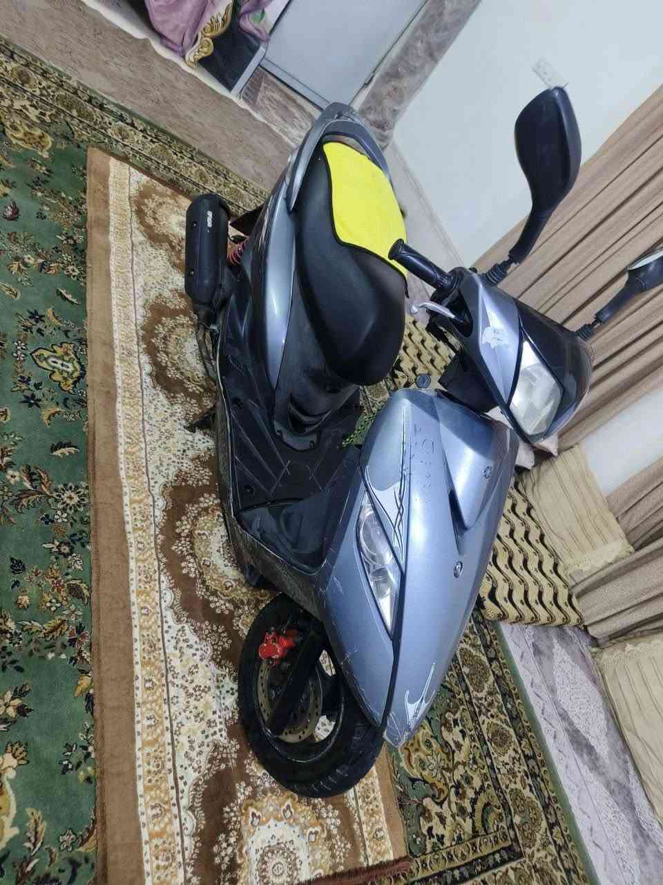 السلام عليكم دراجه ثعلب لبيع  أو امراوس بنامه اربعه كير 2008دراجه منزلها من الرمبه 3اشهر ختم واحد اوراق كامله  شلعه دراجه بعدها جديده السعر خاص *********** المكان ابو غريب
