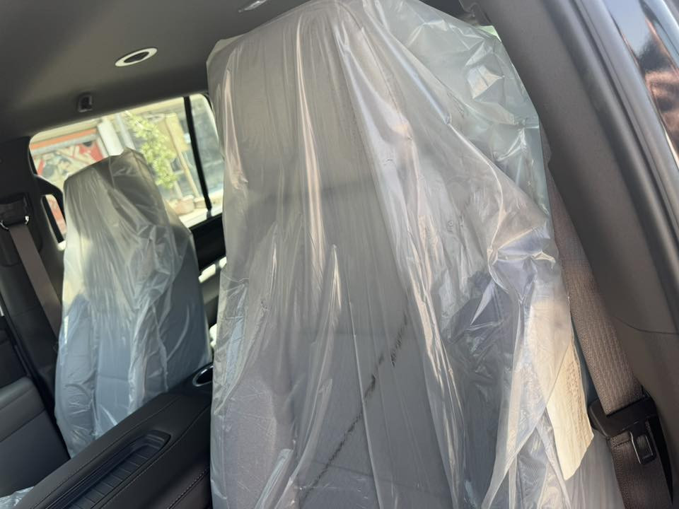 تاهو موديل 2024 ls وكالة المنصور ماشية 10 آلاف كم لون اسود جديدة بس رصعة حصو ة بالجاملغ الخلفي السعر 54000 $ سيارة جديدة رقم بغداد أنكليزي باسمي موقعها بغداد الاتصال ***********
