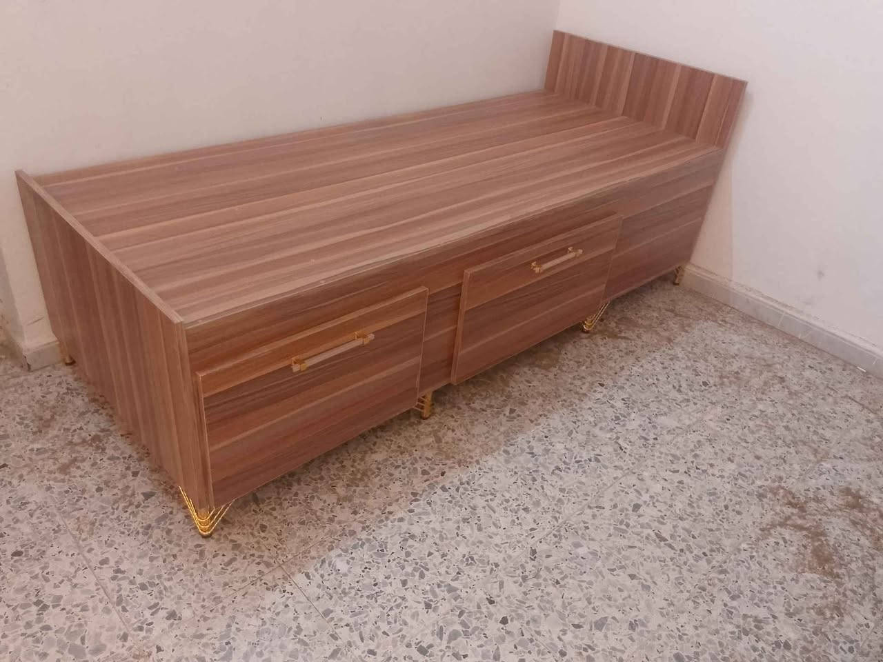 جربايه سوايه ثقيله كلش مقوايه بجسور تحت السقف قياس 80*200 سعر 185 الواحده عدد 2 سعرهن 350 توصيل موجود جميع مناطق البصره حجز وتساب *********** البصرة, العراق
