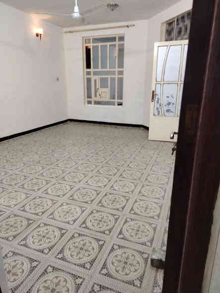 للإيجار بيت طابق ثاني" غرفة و مطبخ وصالة واستقبال في" حي الضباط يمة المحكمة " والايجار٤٠٠ وبي مجال " "التواصل ***********"
