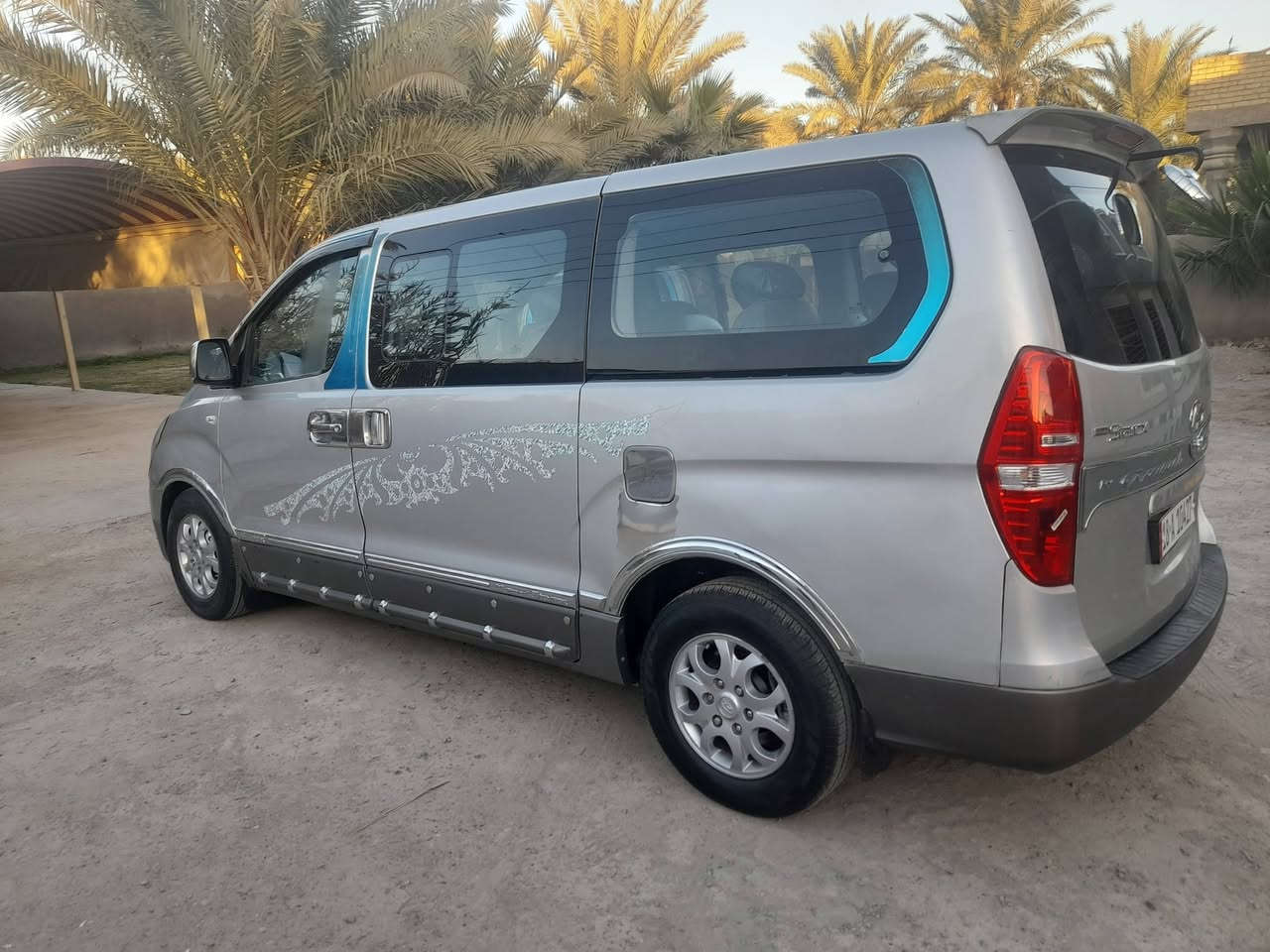 للبيع ستاركس موديل ٩بابل رقم انكليزي سنويه لغاية ٣٠ محرك مسكر جيد مكفوله من الحادث صبغ الجاملغ الخلفي الأيسر  من كوريا تبريد ثلج السيارة كامل مواصفات بلادي مسكر كير عادي السعر ١٢٥$نقد وتحويل ثاني يوم موبايل ***********المكان بغداد بسمايه ناحية الوحده تحياتي لكم
