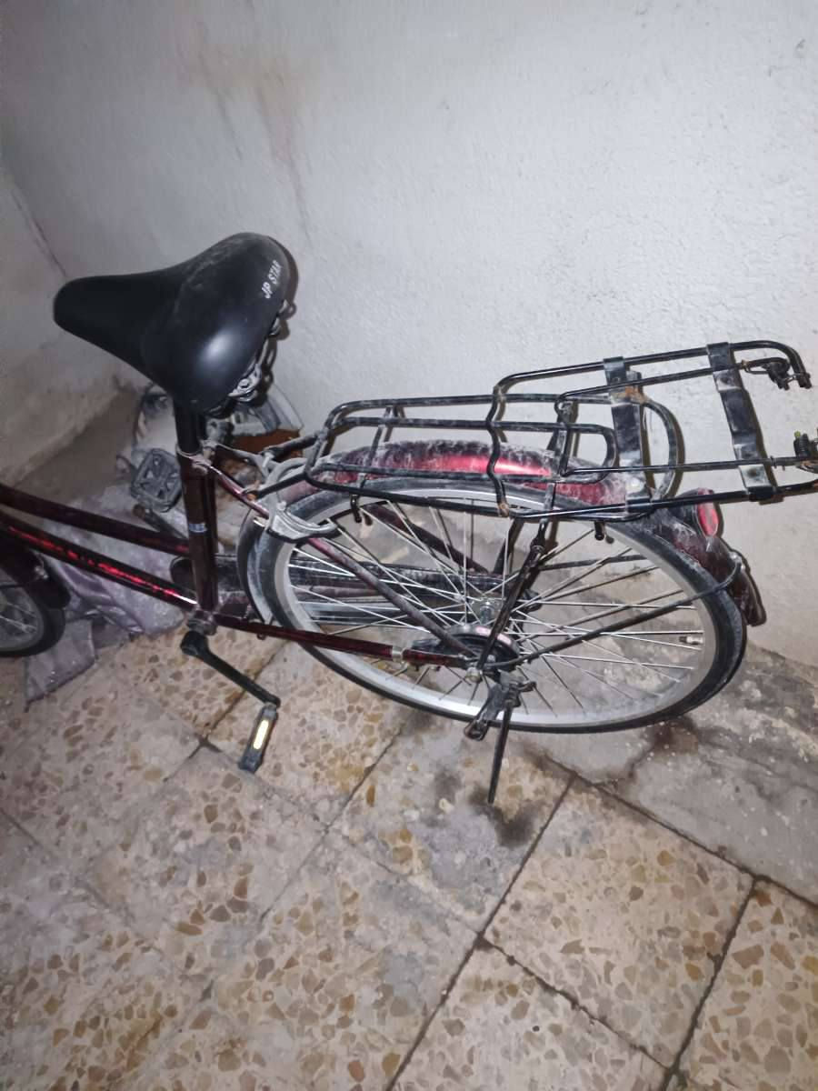 سلام عليكم 
باسكل ياباني اصلي حجم 26 موشم احمر ✨

باسكل كامل مكمل كل شي ما ناقصلة 🔥

السعر 100 قفل 99 ما ابيع 

العنوان كربلاء الملحق قرب معارض السيارات بصف مقبرة حمزة الصغير 

الرقم *********** اخو جديد الباسكل متروك
