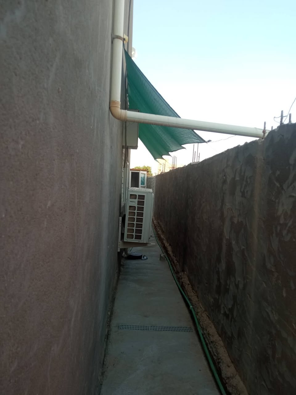 بيت للبيع طابو زراعي مساحته 200م
ورديه سيف سعد بفرع فرن صمون المصطفى 
البيت نظيف كلش يحتوي على غرفة نوم وهول ومطبخ وصاله وصحيات داخلية وخارجية 
للاستفسار الاتصال على الرقم ***********
