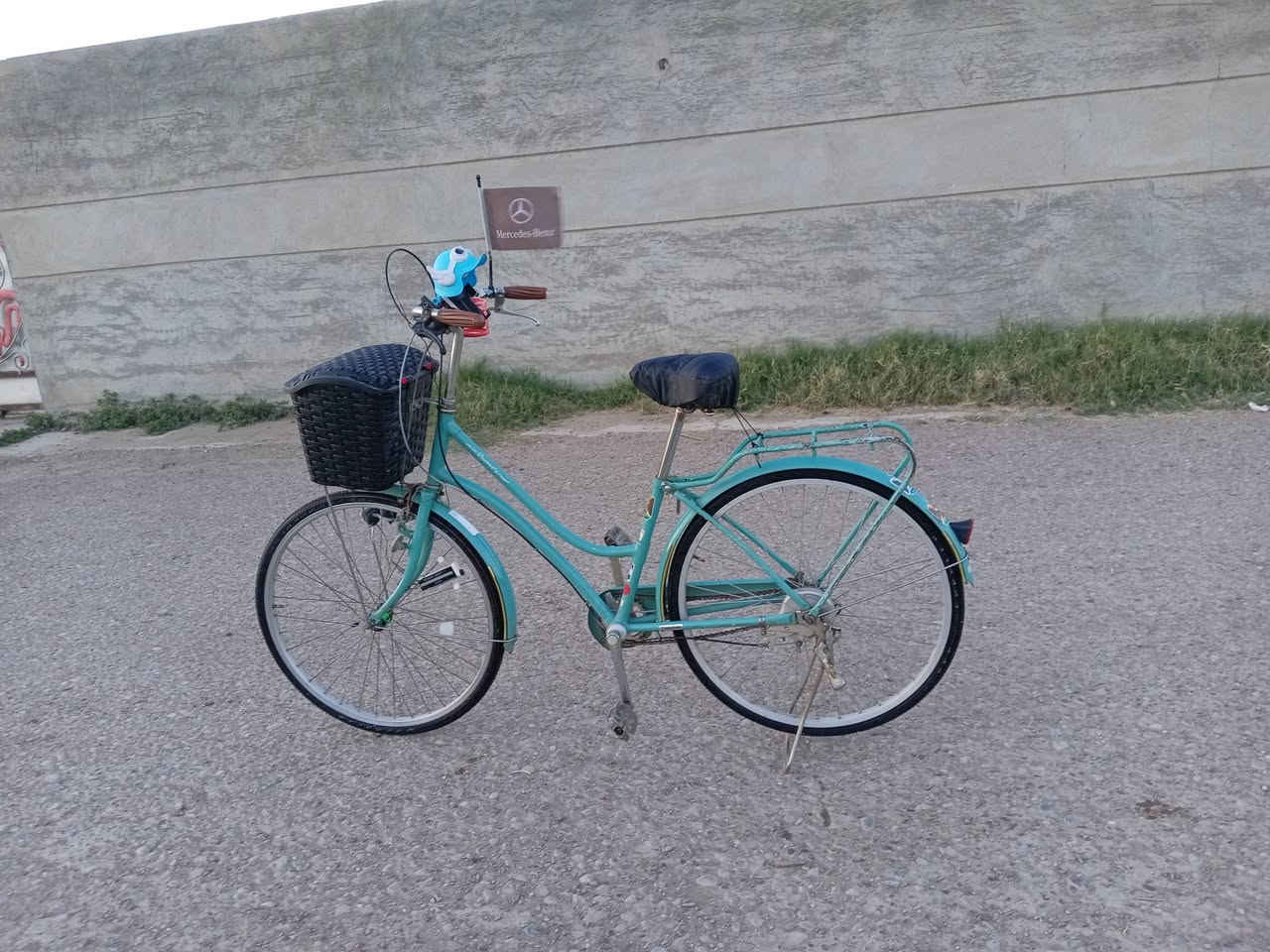 ياالله السلام عليكم
(رمضان كريم) 
للبيع بايسكلات عدد2
واحد حجم 26نضيف كلش مستعمل شهرين فقط تايرات وجوابه جدد عداد سرعه وكير خفيف وثكيل 
والثاني حجم 20ابو الطبكه تايرات وجوابه جدد يتحمل وزن 100كيلو 
ابيع شلع 
السعر: 150
المكان: الدجيل مقابل سيطرة العبايچي قريه الرواد 
الاتصال: ***********
