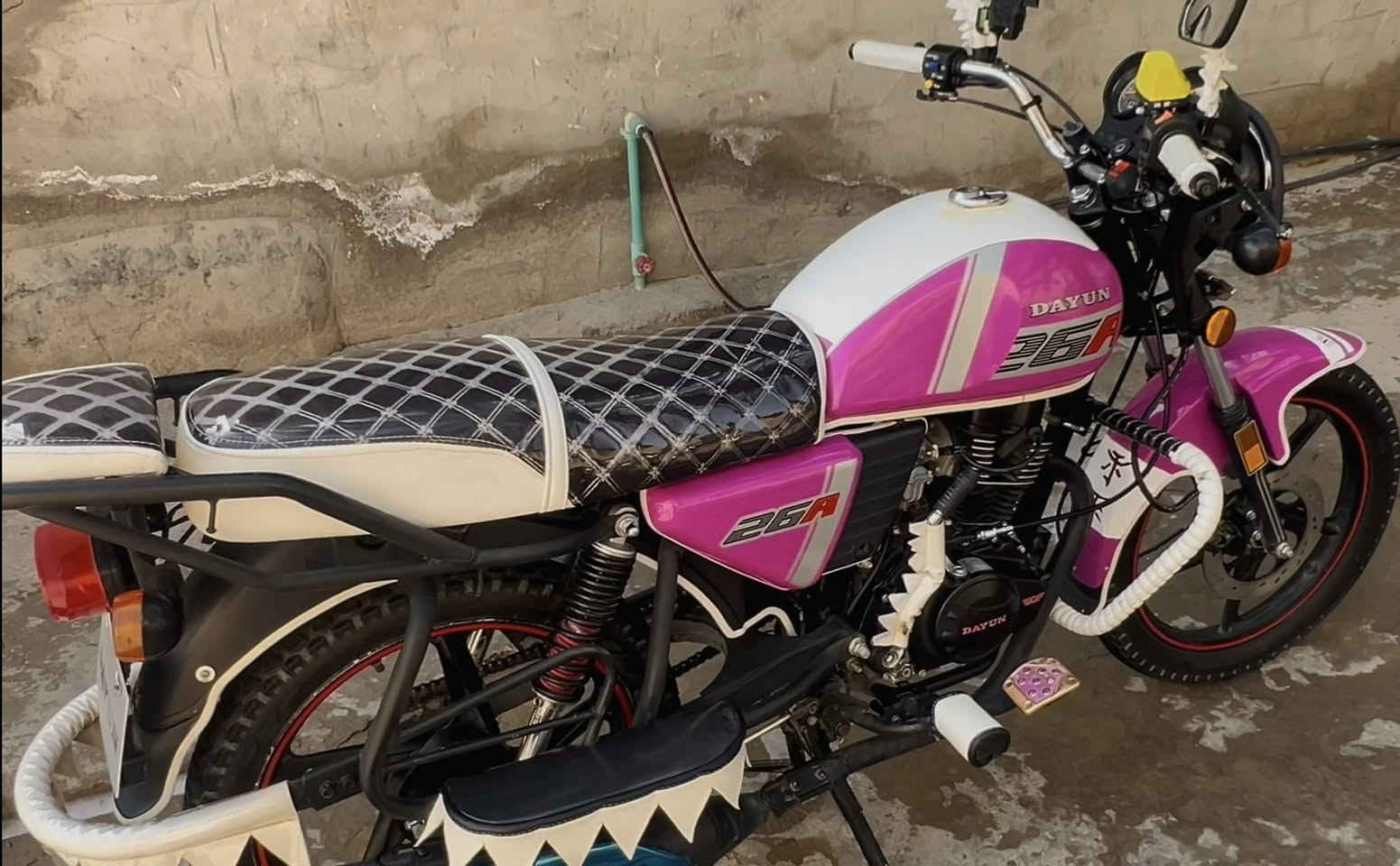 دايوان 23
اوراق سحب 
لون مميز 🩷
نضافة 100‎%‎
دوشمة كاملة
لايت زنون كامل 
دبل اشارة
جهاز تشغيل عن بعد 
مكينة 150 ناعمة خير من الله 
دراجة احلى من الصور مكفولة كفالة عامة
السعر 1225 بي مجال 
مكاني ديالى شهربان 
***********
