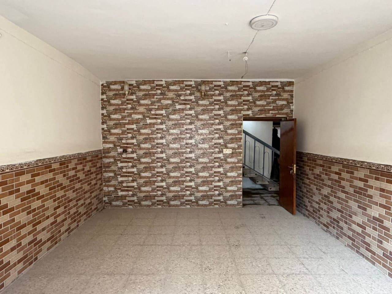 ⁨ ⁨ ⁨ 🏠بيت طابو صرف موقع مميز لبيع  بناء قديم ينسكن 🏠

. ((((🏢🏢🏢🏢 🧿🧿🧿)))) ⭕

الموقع // مقابيل المستشفى التركي جهة جسر الجمعية الشهداء الاولى 90م عن شارع 60 
 
المساحـــة الكليه / 200

الواجه / 10

التفاصيل // الطابق الاول /يحتوي ع كراج سيارة ثلاث غرف  نوم صالة هول مطبخ صحيات 

السعر :  ***********  محمد الجنابي المدهش  للعقارات⁩⁩⁩
