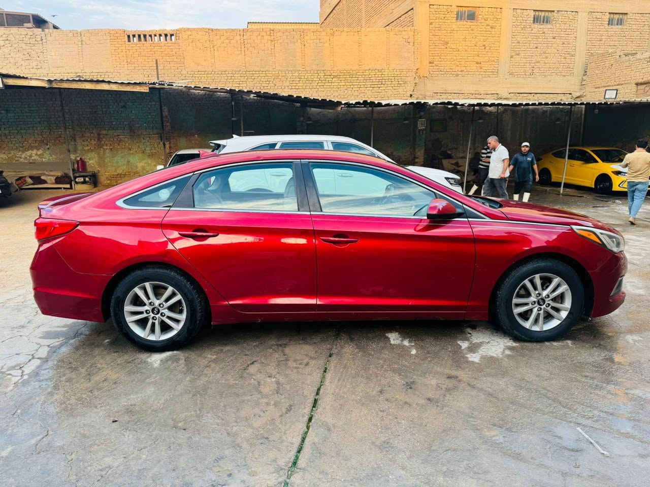 سوناتا 2015 سيارة جديدة وجاهزة من كلشي جديدة بمعنى الكلمة حادث بنيد فقط بدون أي داخل السعر 93 مكان السيارة حلة المركز رقم الهاتف ***********
