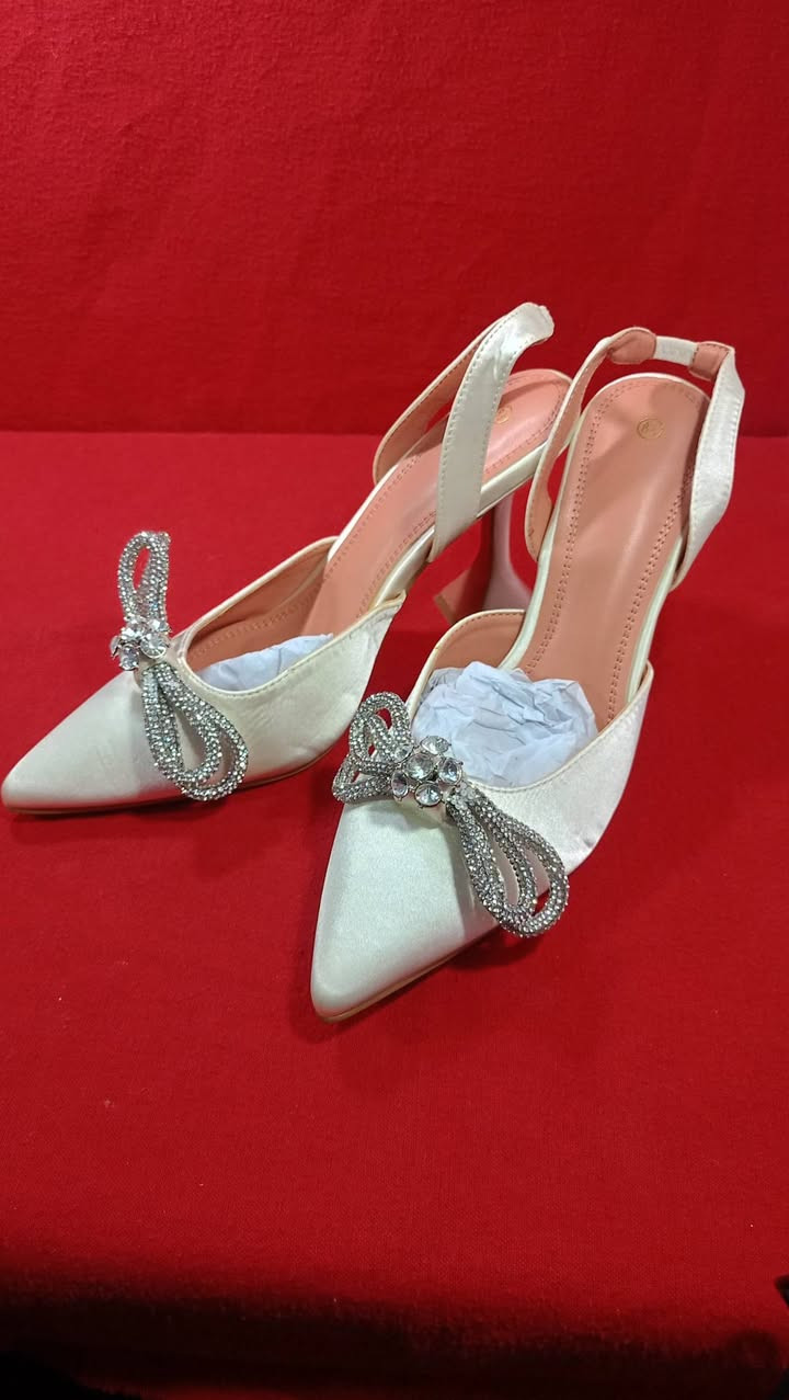 بنات حبيباتي هذا البيج مالتي احذية نسائي وعندي بعد وراح اوفر رجالي اريدكم ادعموني فدووه عندي 13 و10 و8 كلشي وسعره


**إذا كنت صاحب هذا الإعلان وتريد حذفه لأي سبب، رجاءا أرسل رسالة إلى الدعم الفني**