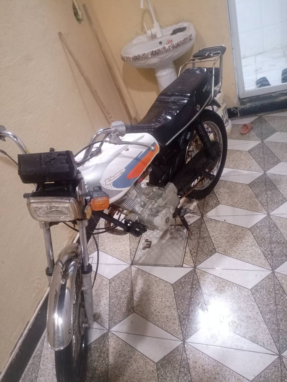 كلك كلك مكينه خرسه ونشطه كلش لا تبخير لا تنقيص شرط الفحص كامله عينه لايت اشاير كله شغاله 400 قفل ***********
