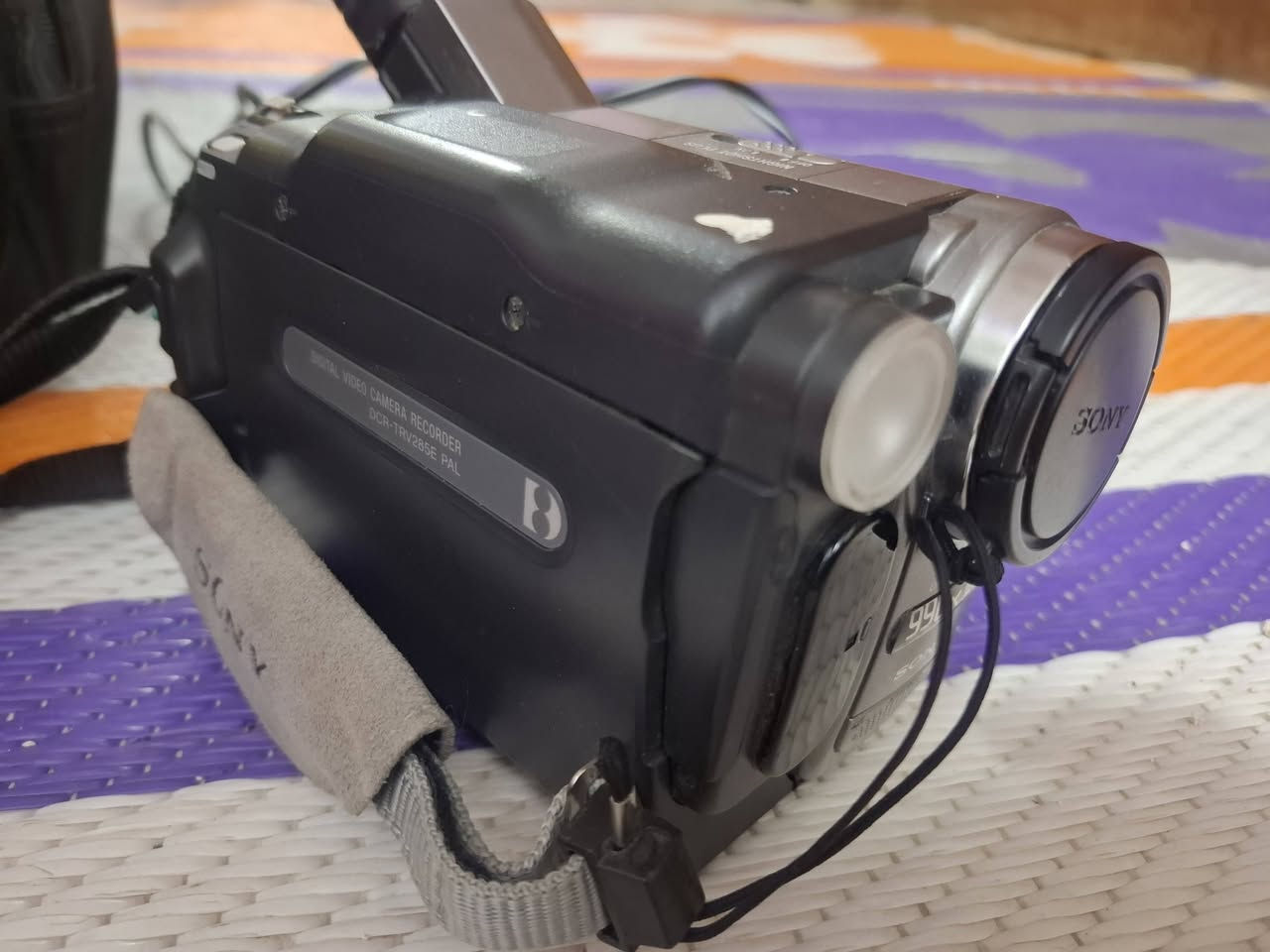 كامره SONY كاسيت 8 ملم شغاله شرط الضمان والفحص ملحقاتة كله موجودة سعره [125] يوجد توصيل اتصال ***********
