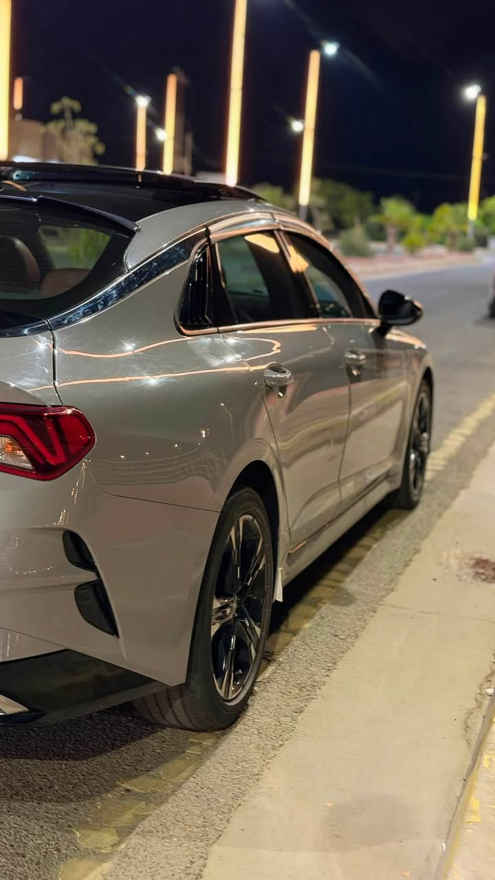 كي فايف جيتي لاين محرك 1.6 Tموديل 23 بيها قطعه وحده سونارها موجود بالصور والحادث  معوقين باقيلها سنه ونص سياره جديده  ووكاله ثاني يوم وصاحبها موجود تكدر تتواصل وياه رايدها 160 وبيها مجال للتواصل ***********
